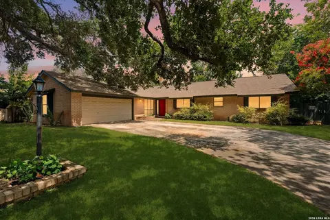 709 Golfcrest Dr, Windcrest, TX 78239