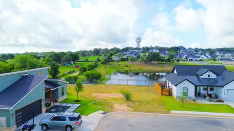 132 Woodbridge Ct, La Vernia, TX 78121