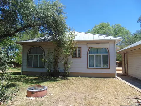 Exterior - 815 N Getty, Uvalde, TX 78801 photo 10 of 13