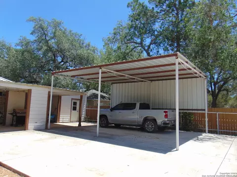 Exterior - 815 N Getty, Uvalde, TX 78801 photo 12 of 13