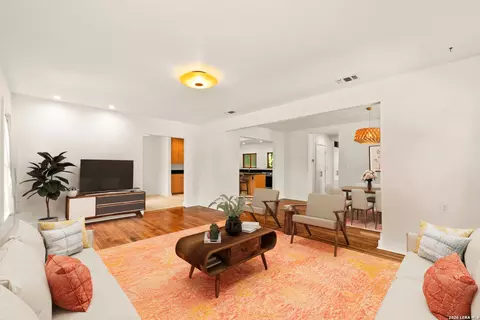 446 Queen Anne Ct, San Antonio, TX 78209