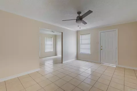 Living - 2344 Stanley, Eagle Pass, TX 78852 photo 5 of 7