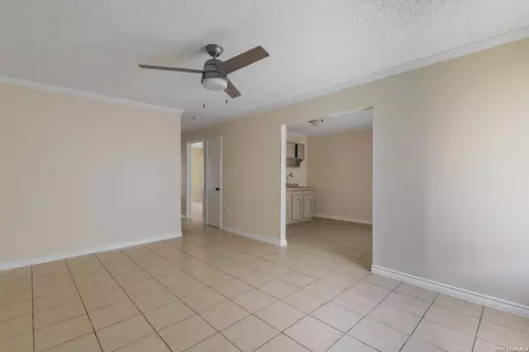Living - 2344 Stanley, Eagle Pass, TX 78852 photo 4 of 7