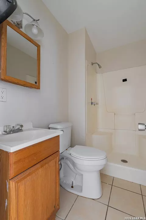 Bath - 2344 Stanley, Eagle Pass, TX 78852 photo 1 of 4