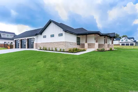 109 Chinaberry Hl, La Vernia, TX 78121