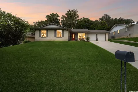 13017 Welcome Dr, Live Oak, TX 78233