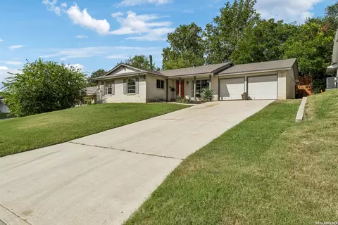 13017 Welcome Dr, Live Oak, TX 78233