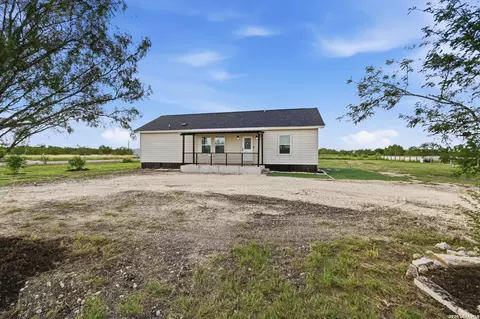183 Las Fincas Dr, Hondo, TX 78861