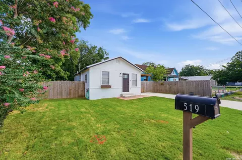 519 Collins Ave, Seguin, TX 78155