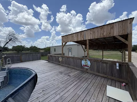 Exterior - 7002 County Road 4514, Devine, TX 78016 photo 7 of 7