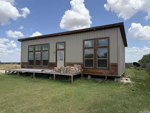 Exterior - 7002 County Road 4514, Devine, TX 78016 photo 2 of 7