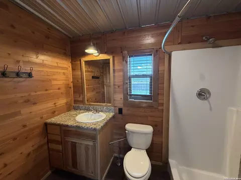 Bath - 7002 County Road 4514, Devine, TX 78016 photo 2 of 3