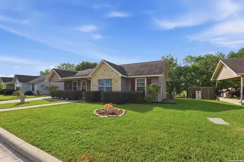 529 Guerra Ln, Gonzales, TX 78629