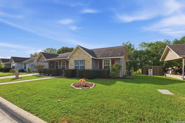 529 Guerra Ln, Gonzales, TX 78629