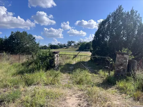393 Us Highway 87, Comfort, TX 78013