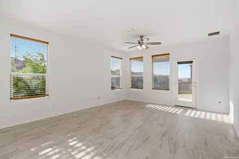 9305 Devils Riv, Converse, TX 78109 photo 12