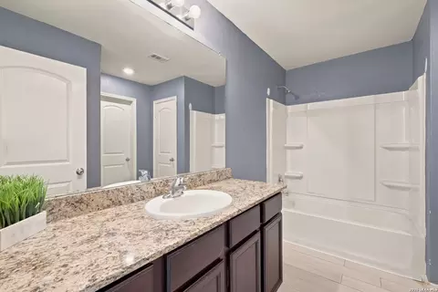 Bath - 15246 Walcott Rdg, Von Ormy, TX 78073 photo 2 of 3