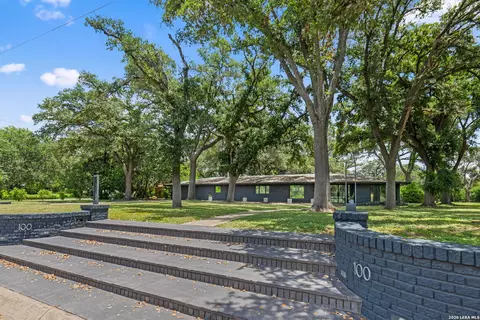 100 Dogwood Ln, San Antonio, TX 78213