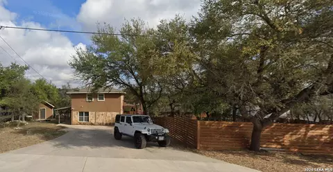 404 Valley Rdg, Canyon Lake, TX 78133