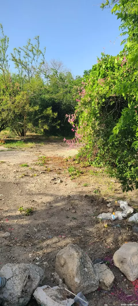 2219 W Martin St, San Antonio, TX 78207