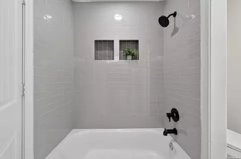 Bath - 721 Balfour Dr, Windcrest, TX 78239 photo 5 of 5