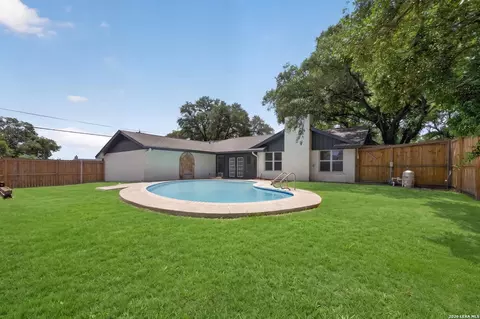 Exterior - 721 Balfour Dr, Windcrest, TX 78239 photo 8 of 10