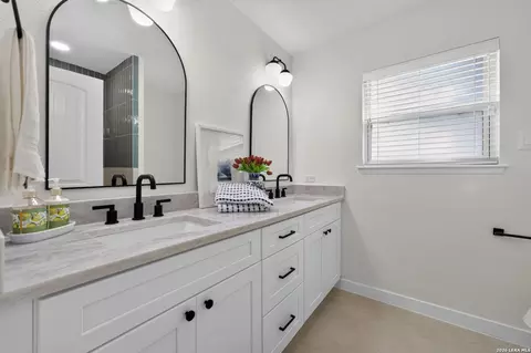 Bath - 721 Balfour Dr, Windcrest, TX 78239 photo 1 of 5
