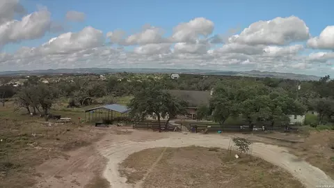 1864 Panther Holw, Bandera, TX 78003