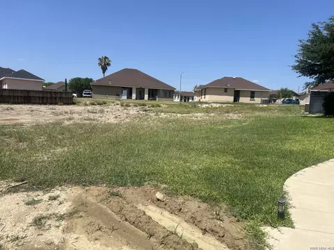 3479 Cory Cir, Eagle Pass, TX 78852 photo 2