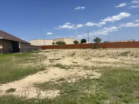 3479 Cory Cir, Eagle Pass, TX 78852 photo 4