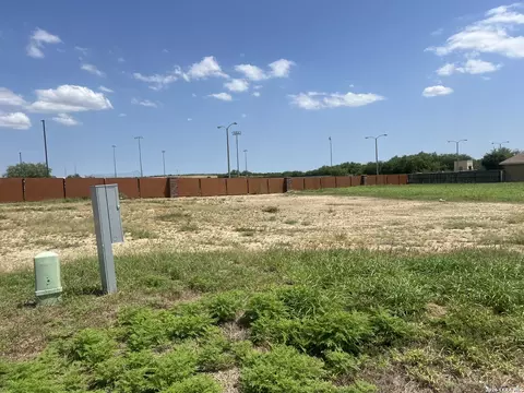 3496 Cory Cir, Eagle Pass, TX 78852 photo 4