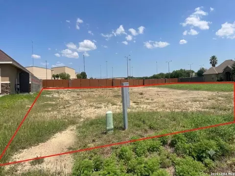 3496 Cory Cir, Eagle Pass, TX 78852 photo 2