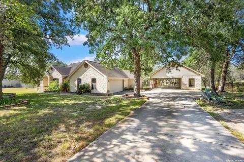 112 Legacy Trce, La Vernia, TX 78121