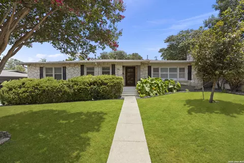 206 E Agarita Ave, San Antonio, TX 78212