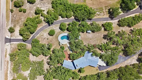 318 Remington Dr, Bergheim, TX 78004