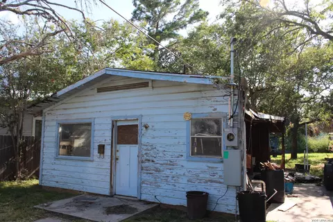 717 Ormand St, Pleasanton, TX 78064