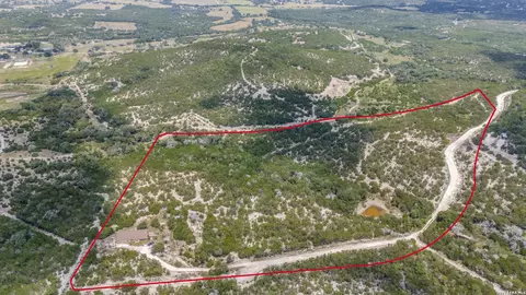421 Armadillo Trail Dr E, Comfort, TX 78013