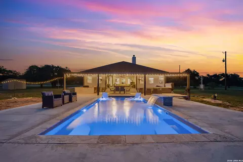 1644 Rebecca Ranch Rd, Canyon Lake, TX 78133