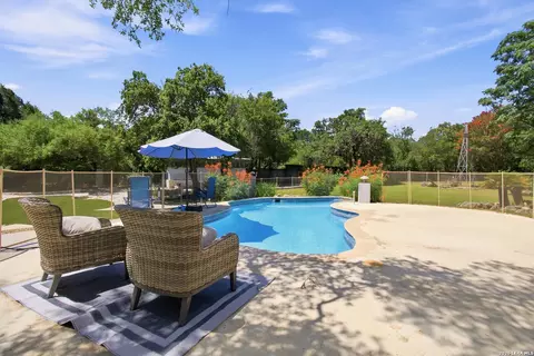 10011 Southwell Rd, San Antonio, TX 78240