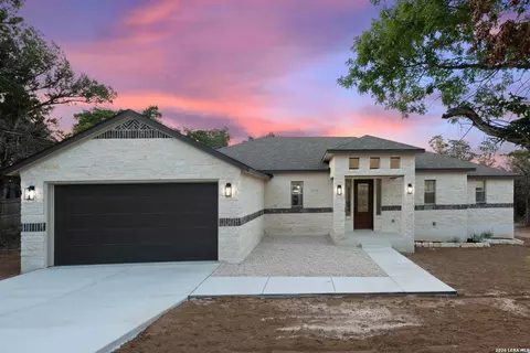 Exterior - 333 Eagle Rock Rd, Spring Branch, TX 78070 photo 2 of 10