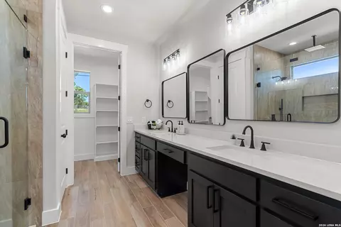 Bath - 333 Eagle Rock Rd, Spring Branch, TX 78070 photo 2 of 5
