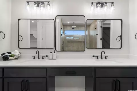 Bath - 333 Eagle Rock Rd, Spring Branch, TX 78070 photo 3 of 5