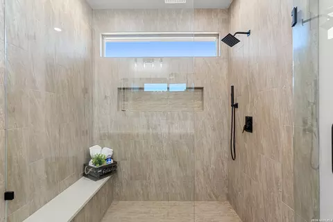 Bath - 333 Eagle Rock Rd, Spring Branch, TX 78070 photo 4 of 5