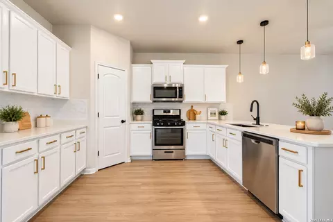 Kitchen - 15115 Escalante Pass, Von Ormy, TX 78073 photo 3 of 3