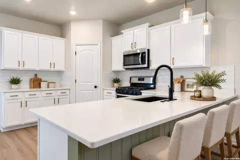 Kitchen - 15115 Escalante Pass, Von Ormy, TX 78073 photo 1 of 3