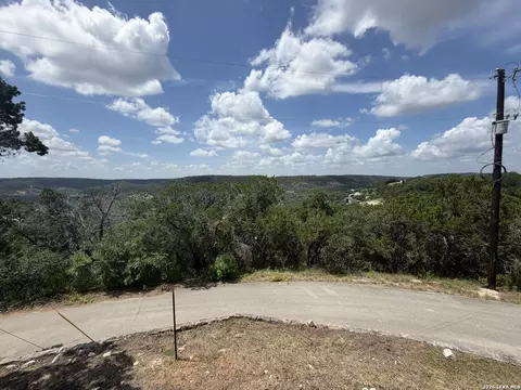 360 Wind Crest Dr, Canyon Lake, TX 78133