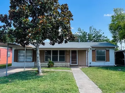 111 Edgebrook Ln, San Antonio, TX 78213