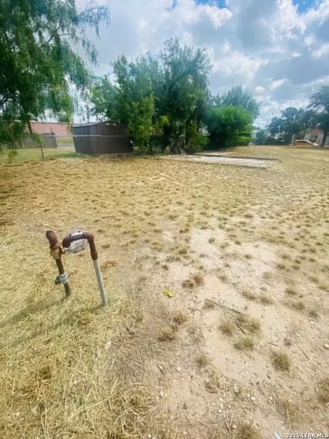 787 E Webster St, Eagle Pass, TX 78852 photo 8