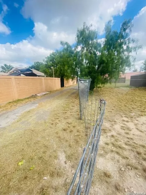 787 E Webster St, Eagle Pass, TX 78852 photo 6
