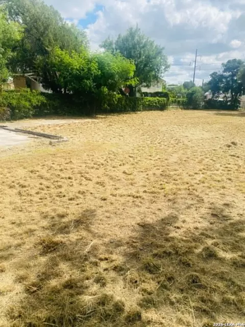 787 E Webster St, Eagle Pass, TX 78852 photo 9